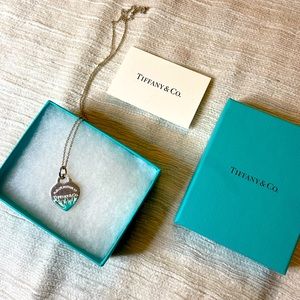 Limited edition: Tiffany and Co heart necklace, sterling silver.